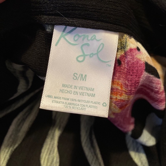 Bathing suit cover - Picture 2 of 3